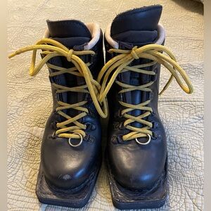 Asolo Sport Snowfield boots, size 5 1/2